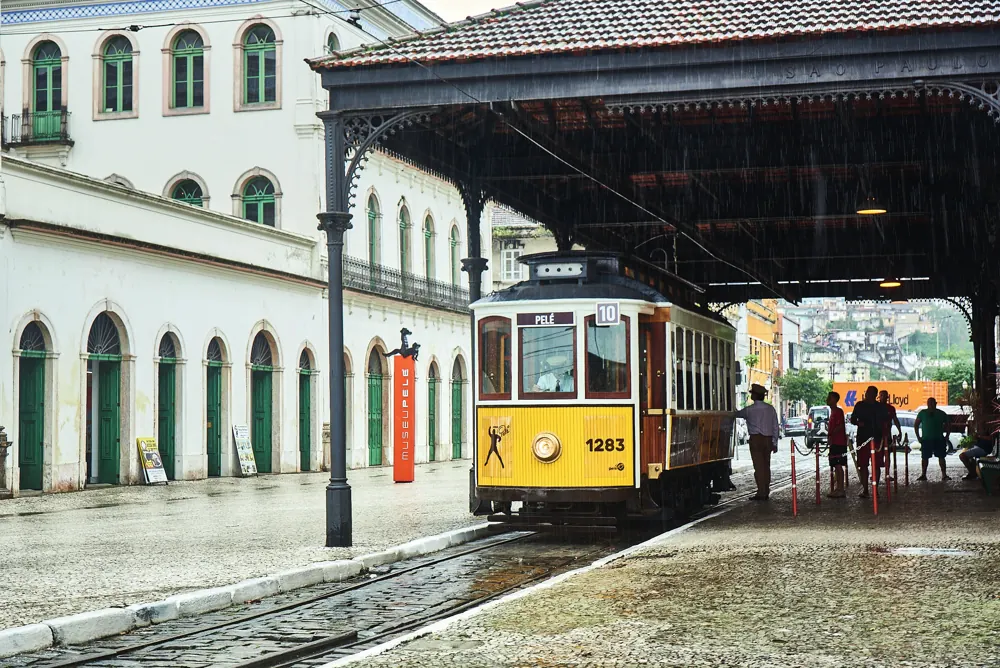Bonde histórico na Estação Valongo